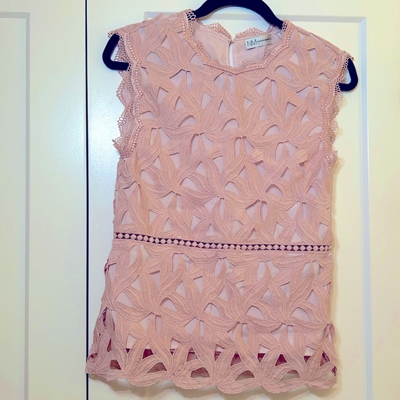 Nieman Marcus Sleeveless Blush Lace Top (XS) - Picture 1 of 6